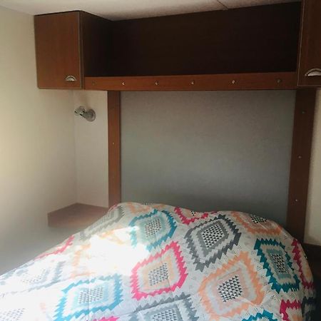 Mobil-Home Sur Terrain Prive Сериньян Экстерьер фото
