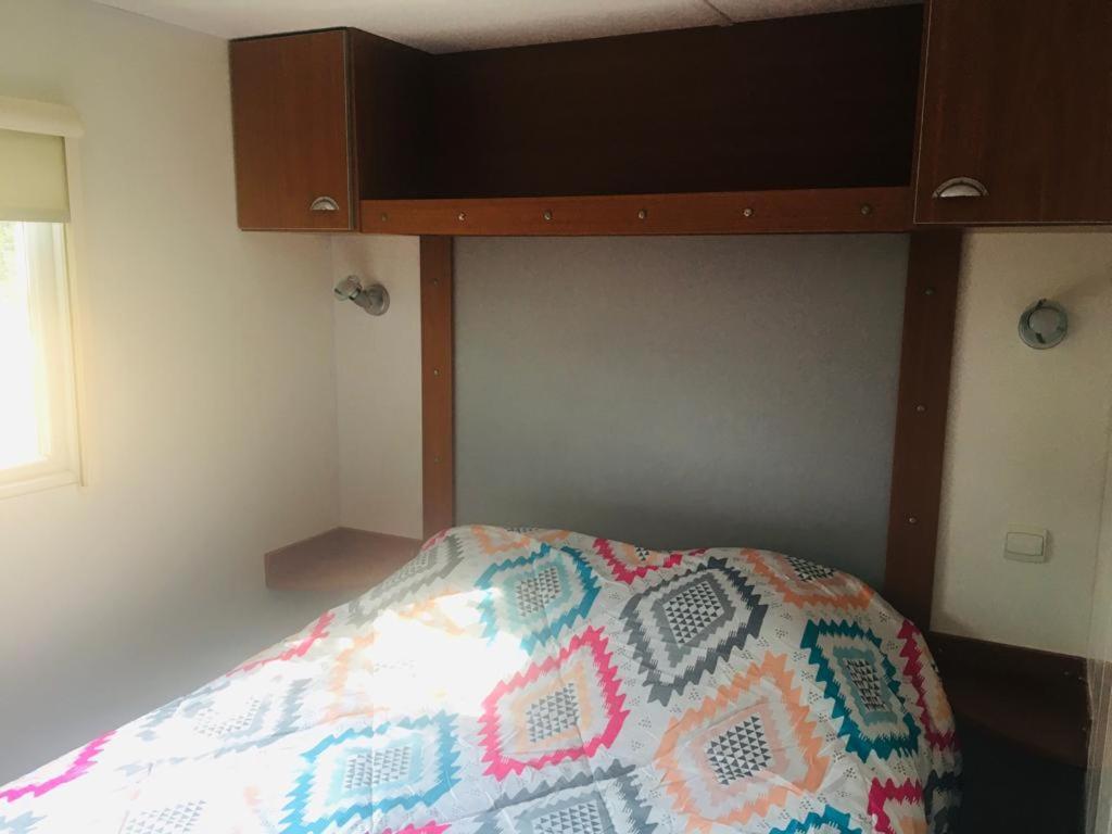 Mobil-Home Sur Terrain Prive Сериньян Экстерьер фото