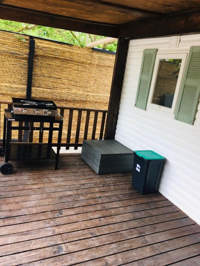 Mobil-Home Sur Terrain Prive Сериньян Экстерьер фото